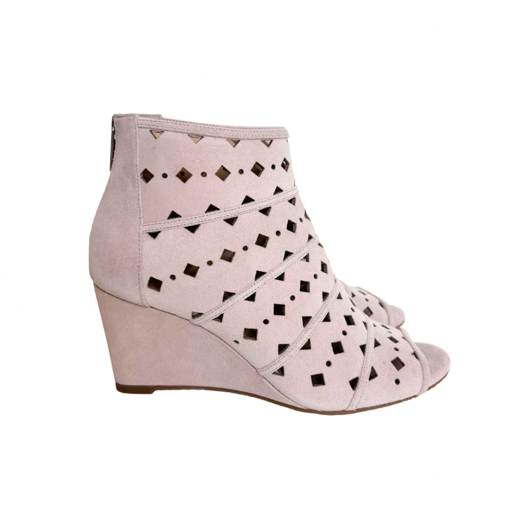Michael Kors Size 7.5 Nude Wedges