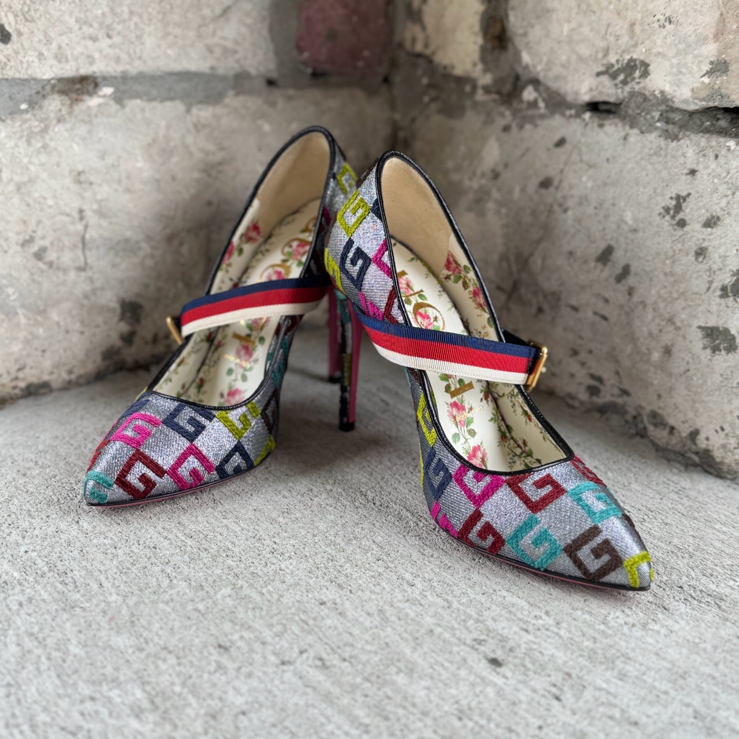 Gucci Size 38 Velvet GG Pumps