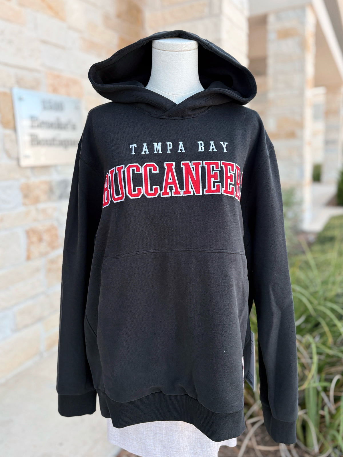 Lululemon Men's NWT Size M Buccaneers Hoodie R/$128
