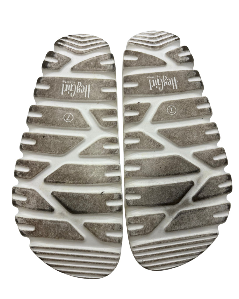 Hey Girl Size 7 Sandals