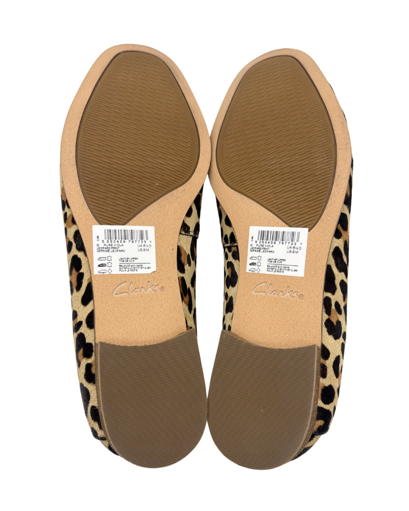 Clarks Size 9 Leopard Print Loafers