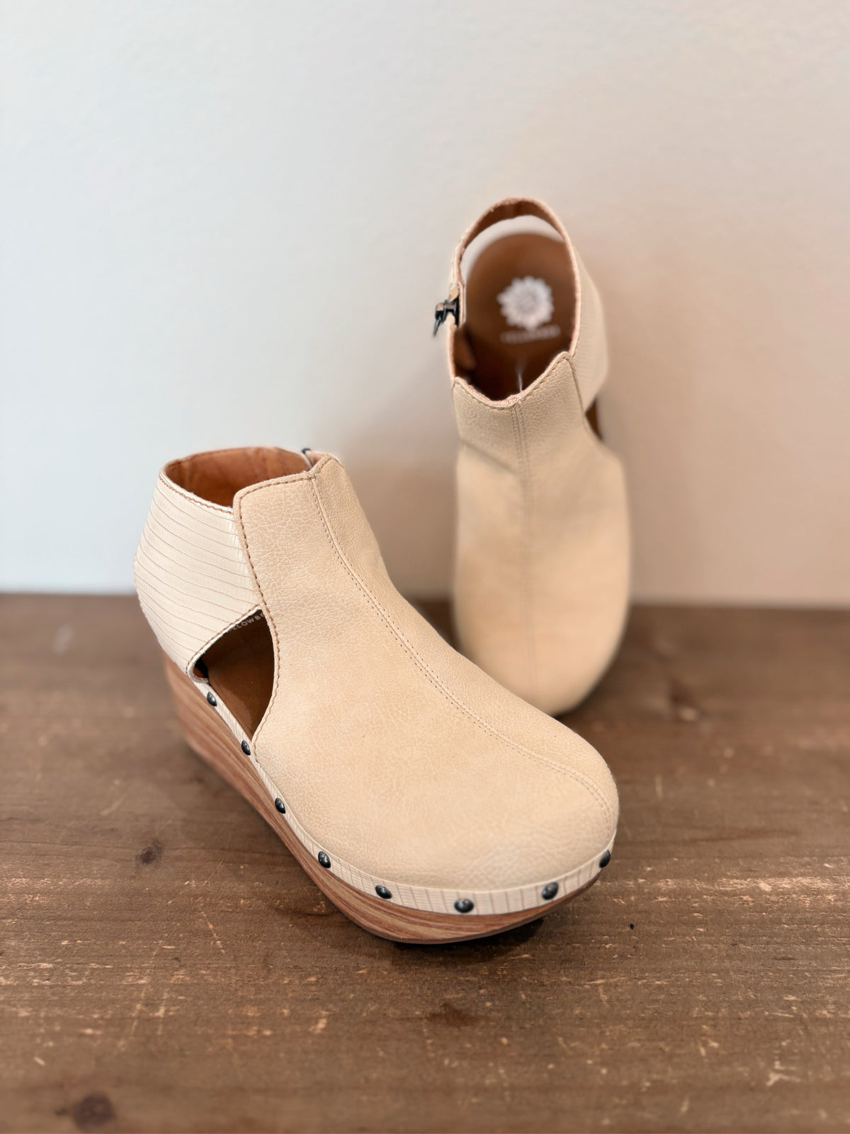 Yellow Box Size 7 Clogs
