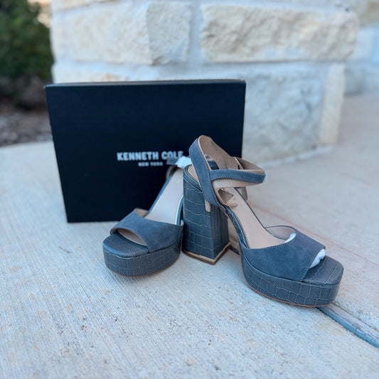 Kenneth Cole Size 9 Gray Snake Heels