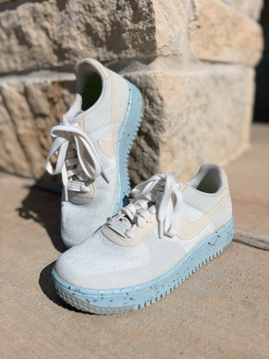 Nike Size 8 White Shoes