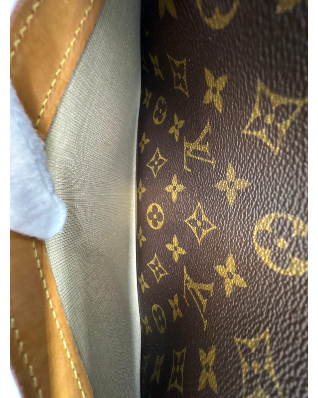Louis Vuitton Reporter