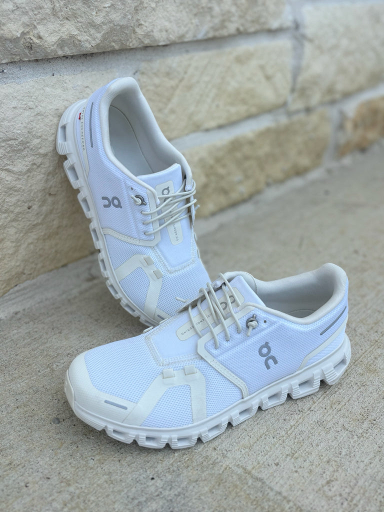 On Cloud Size 8 White Shoes