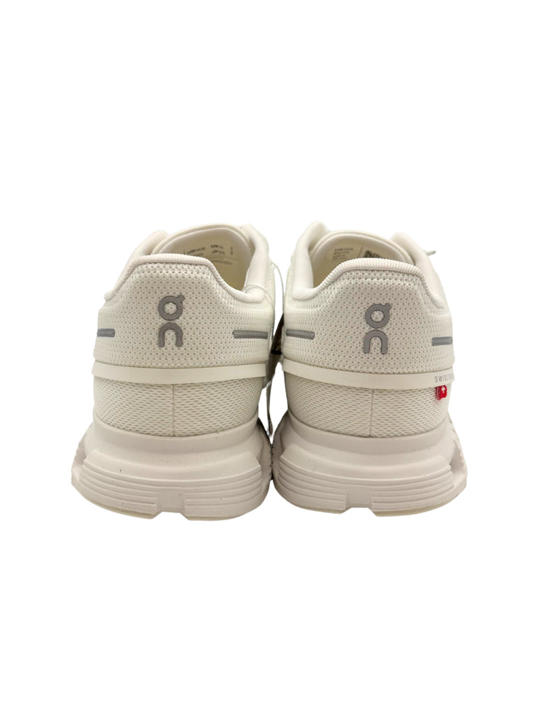 On Cloud Size 8 White Shoes