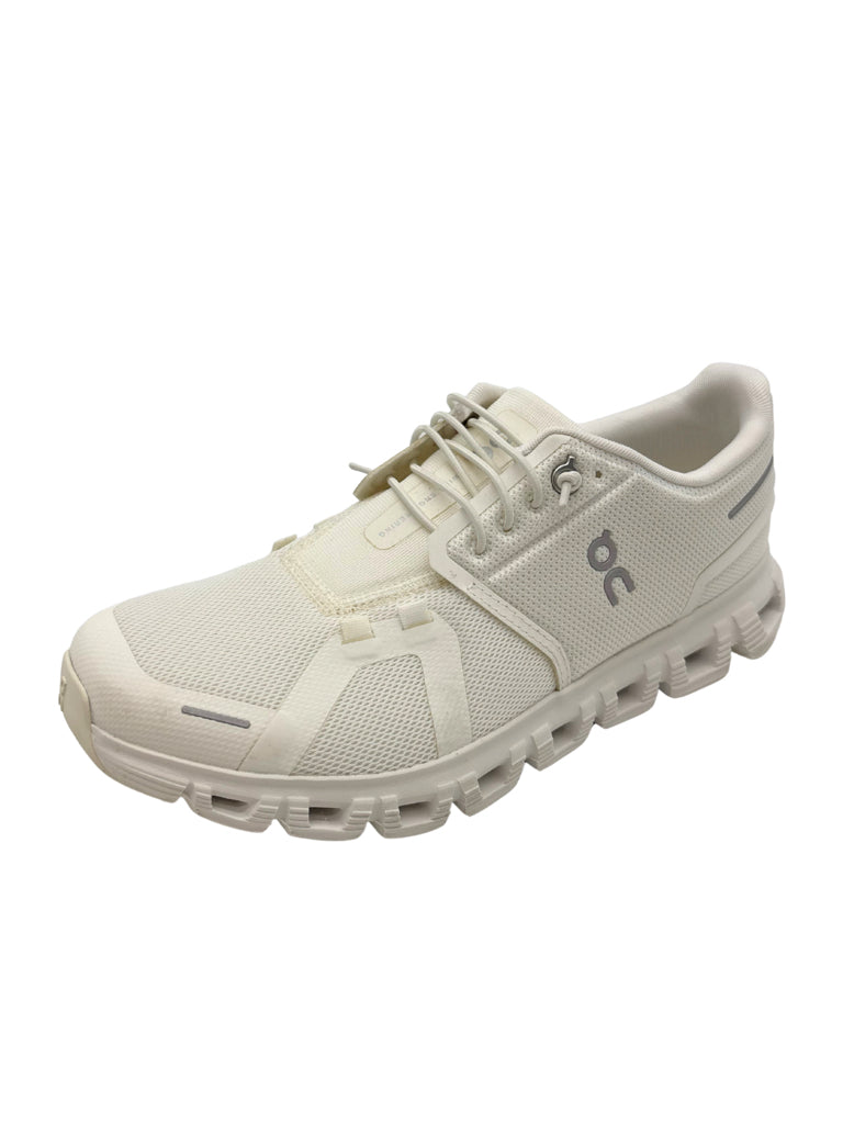 On Cloud Size 8 White Shoes