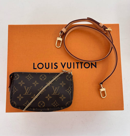 Louis Vuitton Bundle Set Pochette and Strap