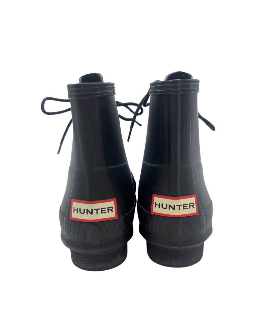 Hunter Size 7 Black Boots