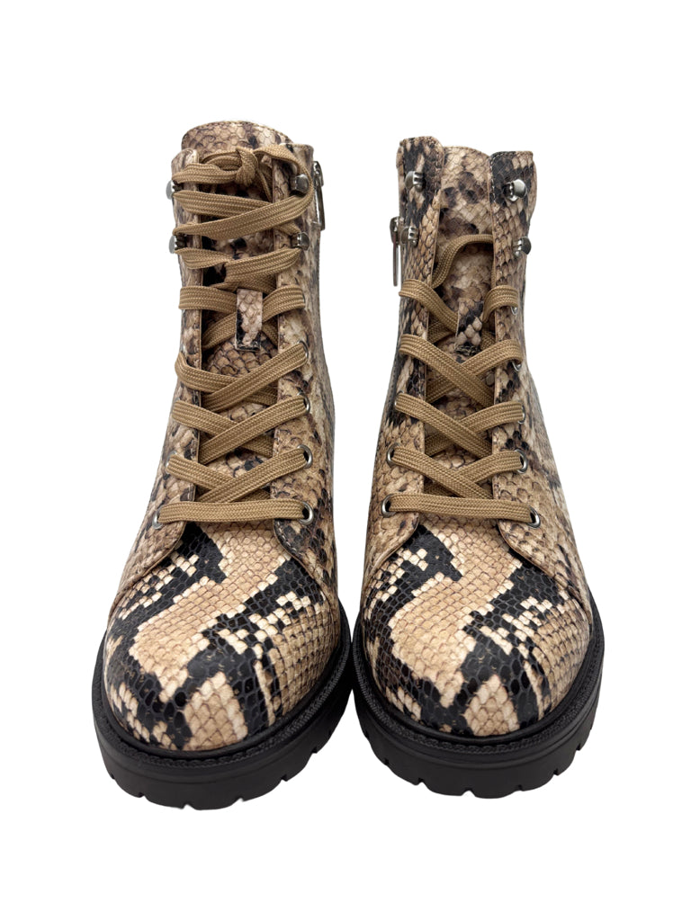Vince Camuto Size 8 Snake Booties