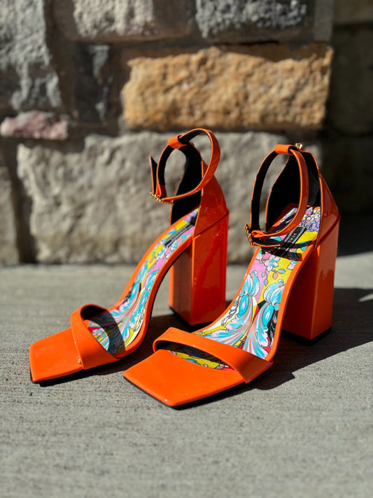 Versace Size 38.5 Orange Heels