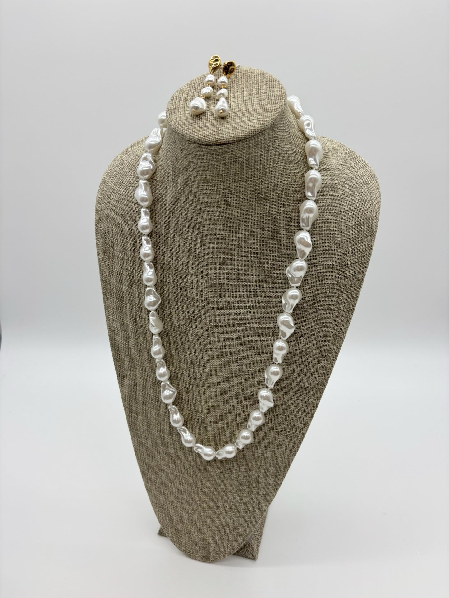 Chansutt Pearls Earrings