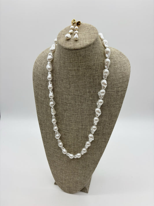 Chansutt Pearls Earrings