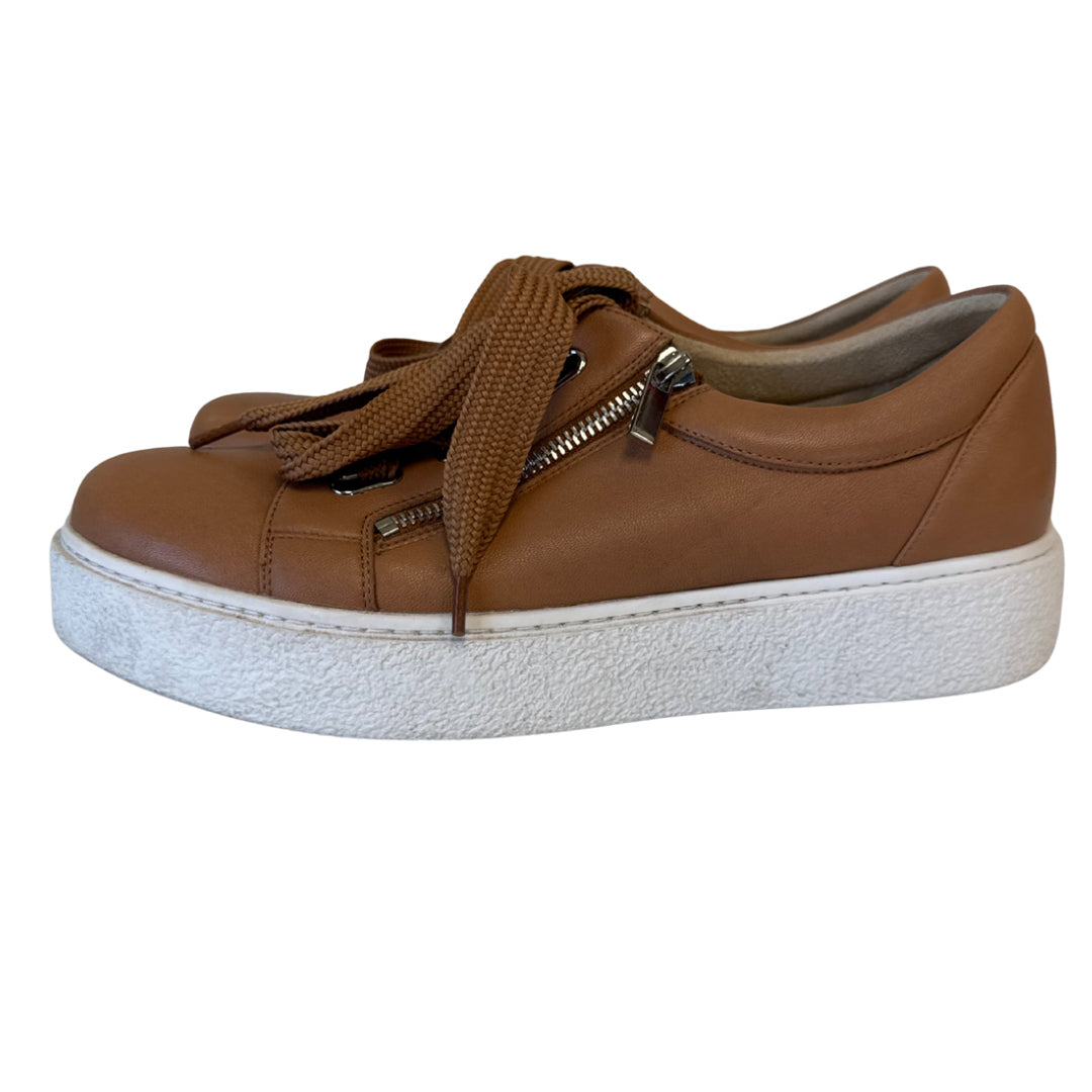 Tootsies Size 11 Tan Sneakers