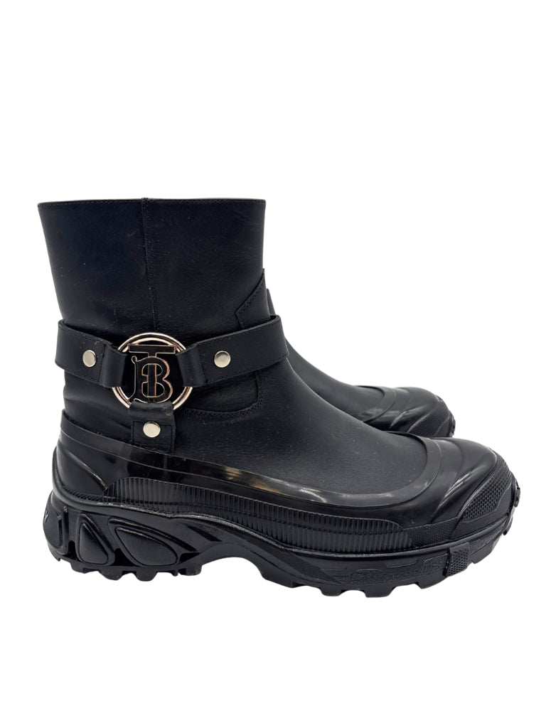 Burberry Size 39 Black Chort TB Barness Rubber Boots