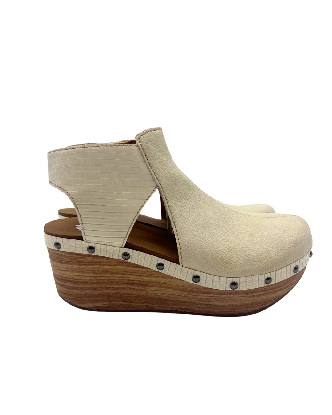 Yellow Box Size 7 Clogs