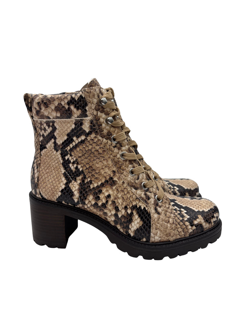 Vince Camuto Size 8 Snake Booties