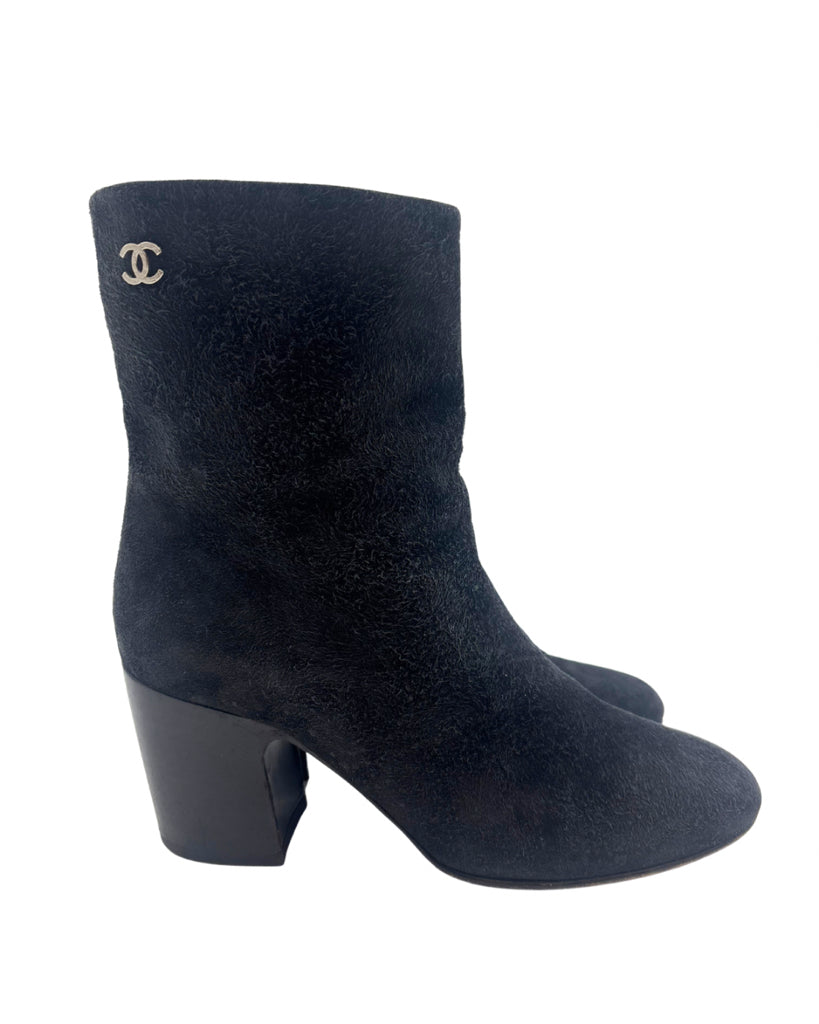 Chanel Size 36 Black Suede Boots