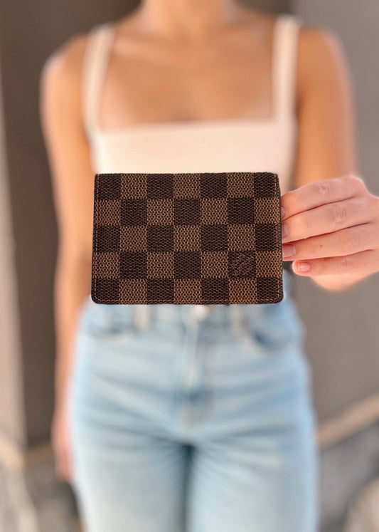 **DISCOUNTED** Louis Vuitton Damier Ebene Card Case