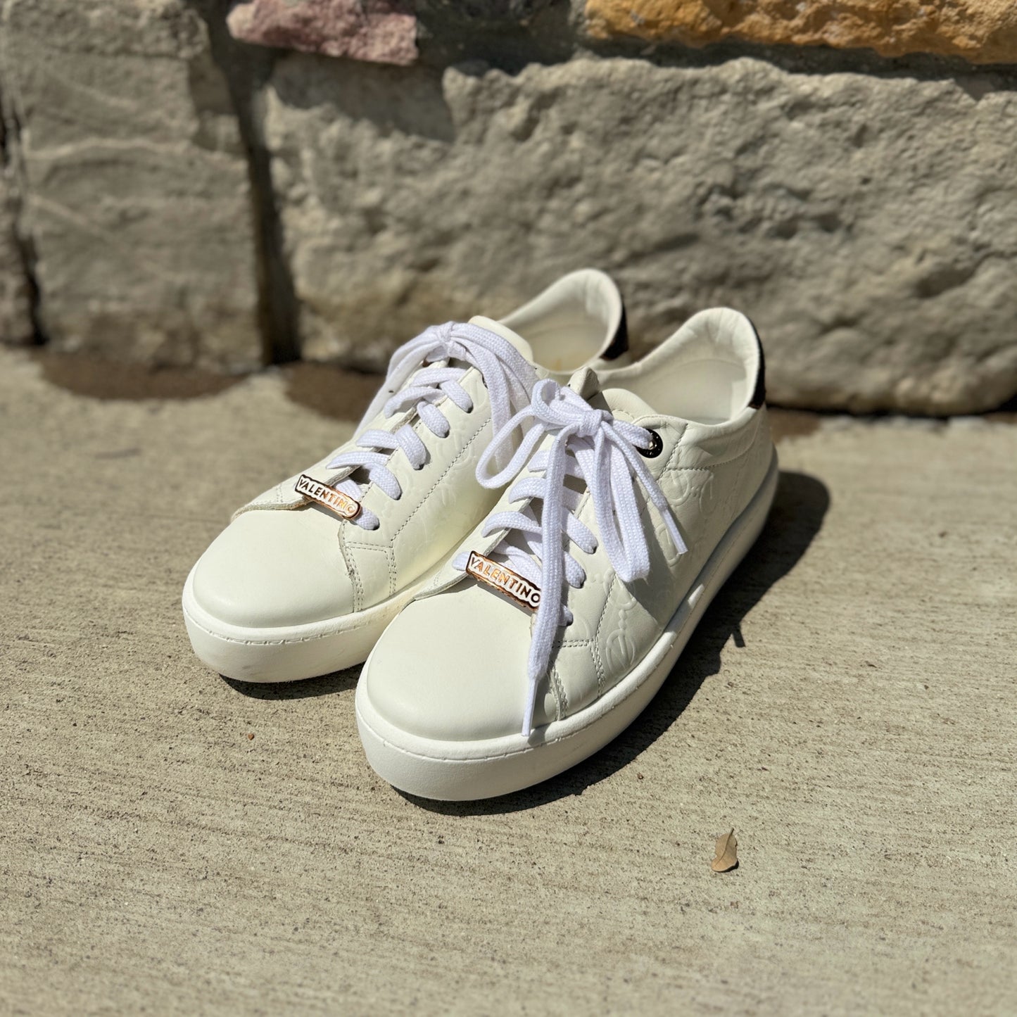 Mario Valentino Size 7.5 Sneakers