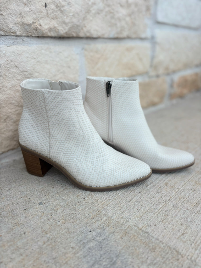Universal Thread Size 8 Booties