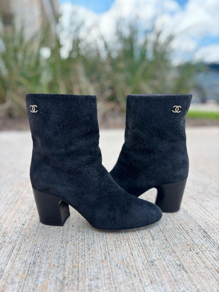 Chanel Size 36 Black Suede Boots