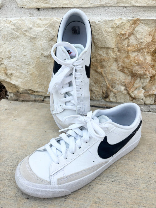 Nike Size 7 Sneakers