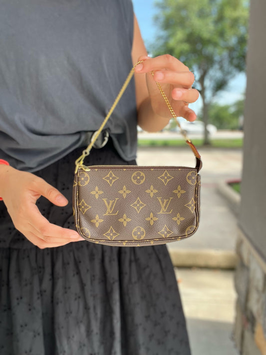 Louis Vuitton Bucket Pochette