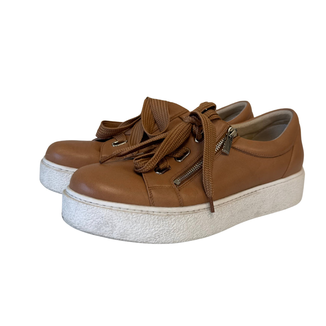 Tootsies Size 11 Tan Sneakers