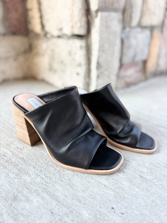 Steve Madden Size 7 Black Heel Sandal