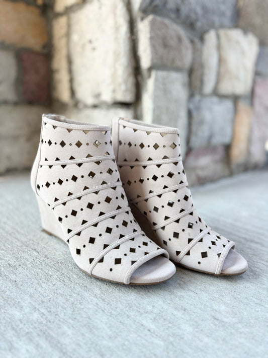Michael Kors Size 7.5 Nude Wedges