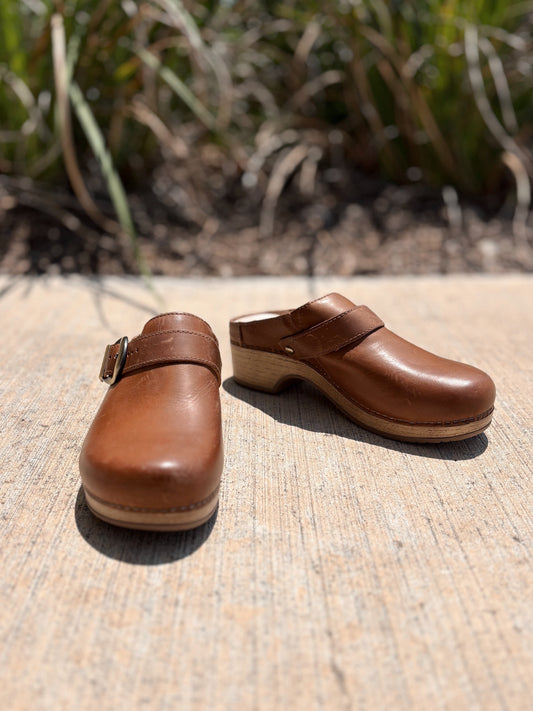 Danskin Size 37 Clogs