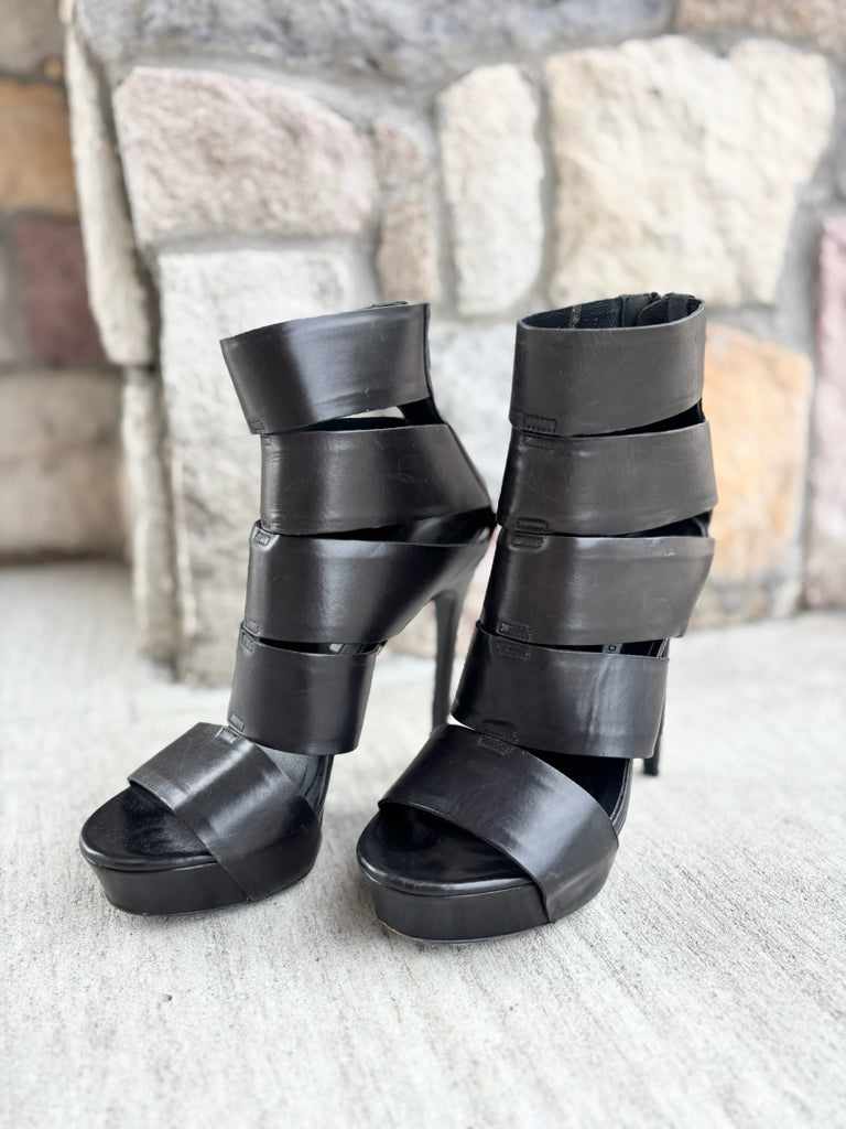 Vera Wang Size 7.5 Black Shoes