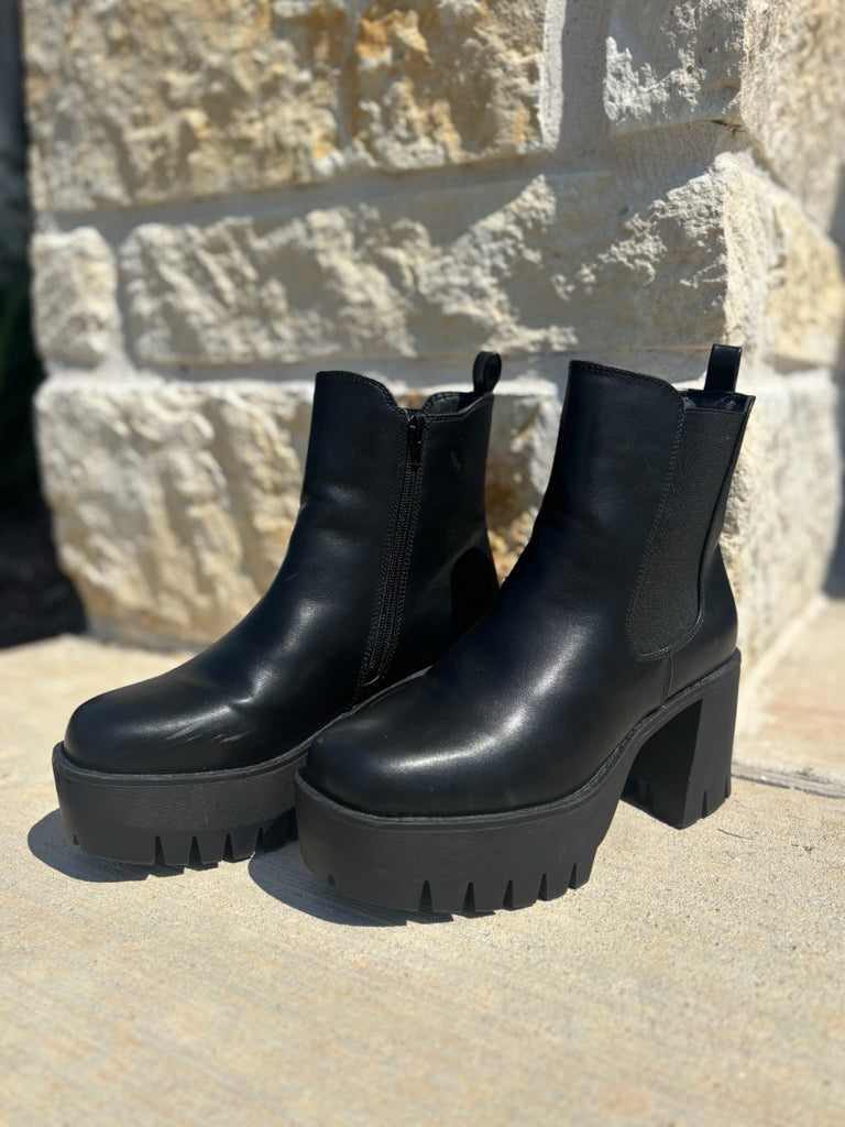Madden Girl Size 8.5 Black Platform Boots