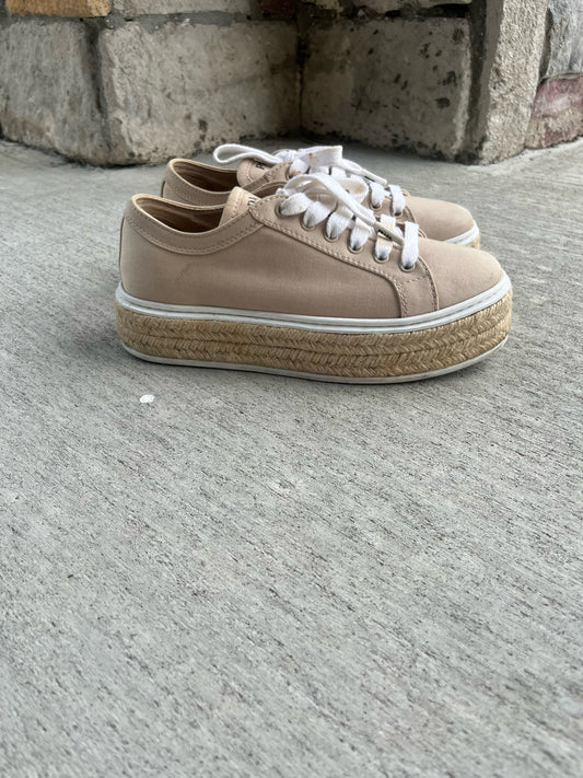 Prada Size 37 Tan Shoes