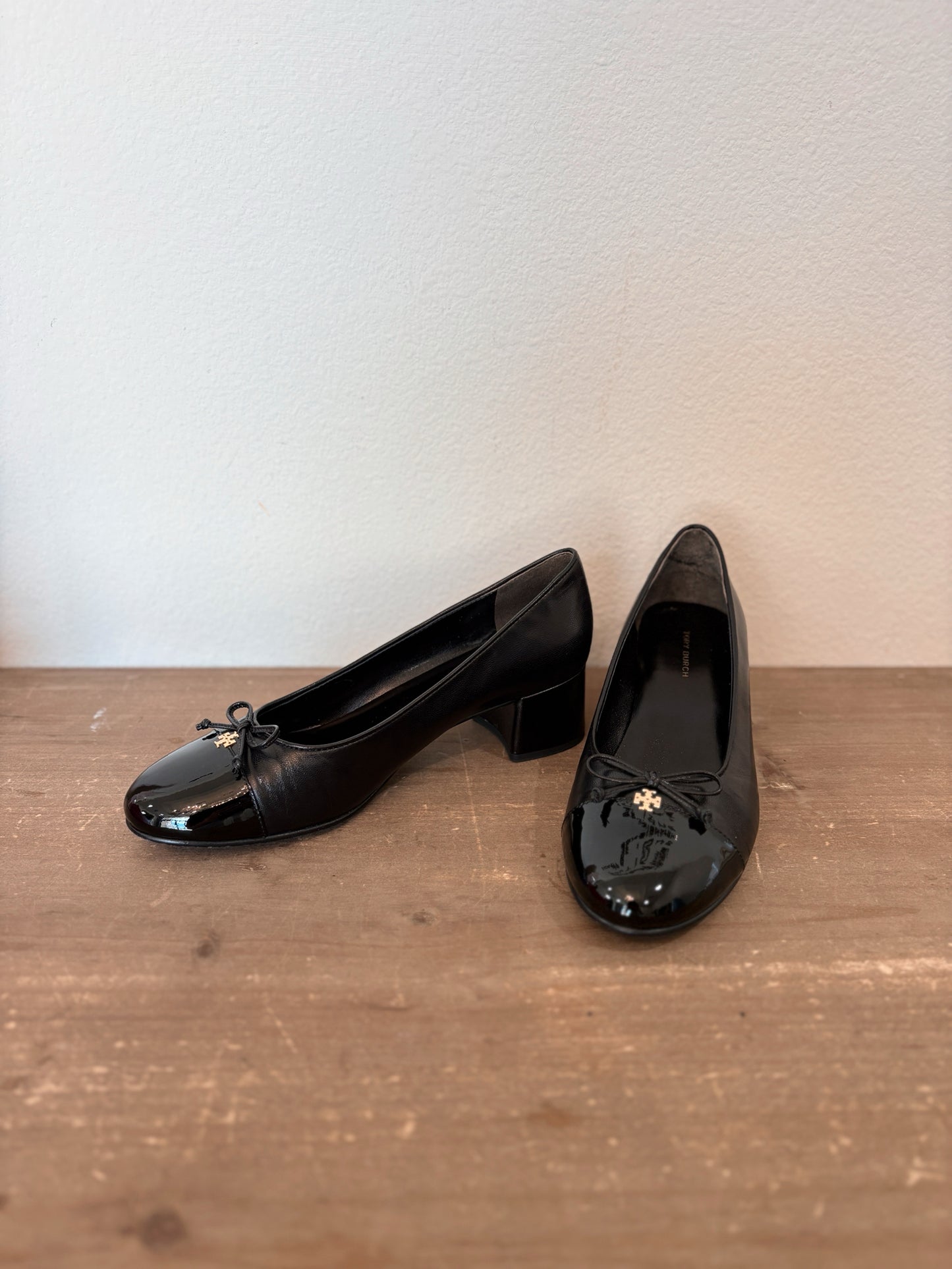 Tory Burch Size 6 Cap Toe Pump