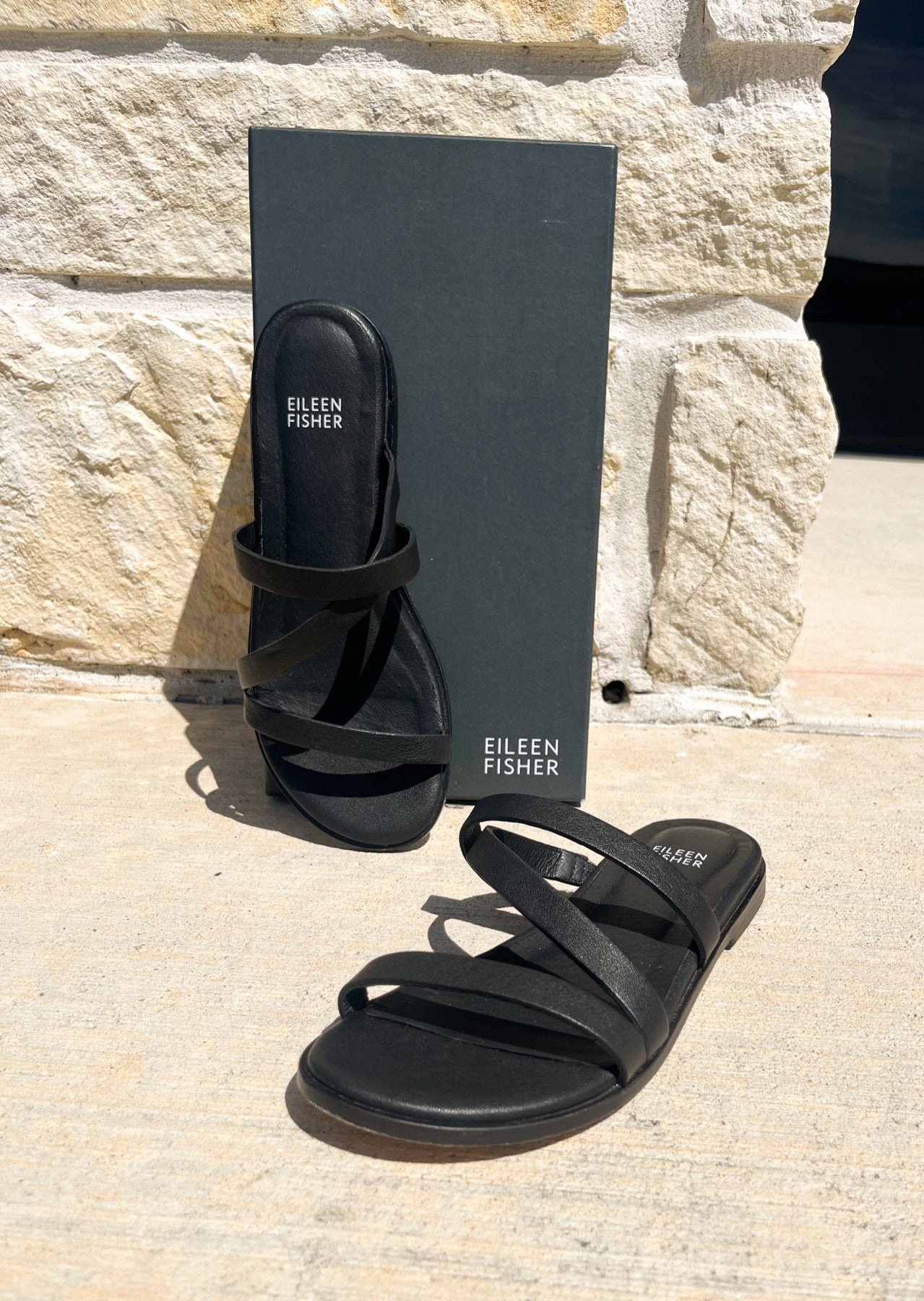 Elieen Fisher Size 7 Black Sandals