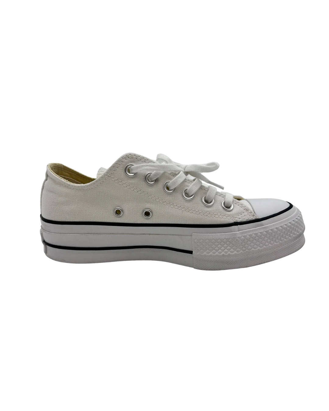 Converse Size 6 White Shoes