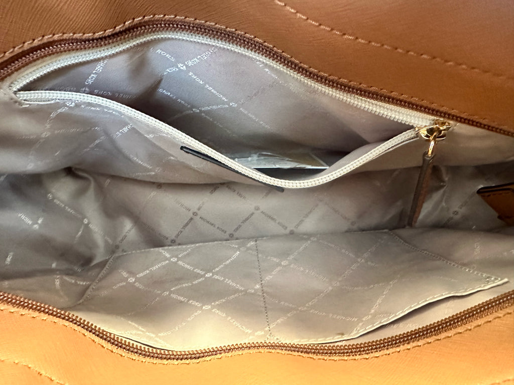 Michael Kors Jet Set Tote