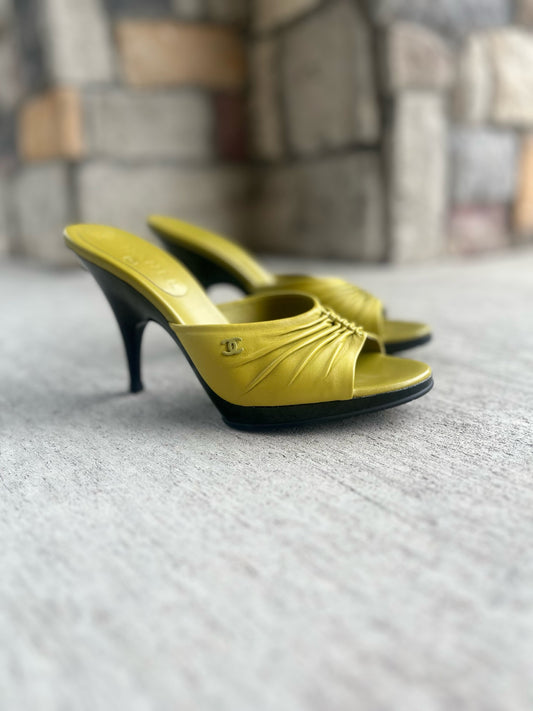Chanel Size 9 Chartruese Shoes