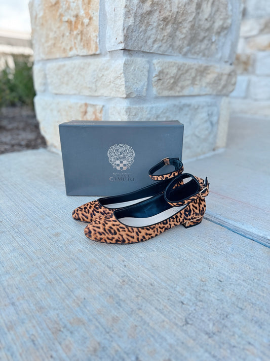Vince Camuto Size 8.5 Cheetah Flats