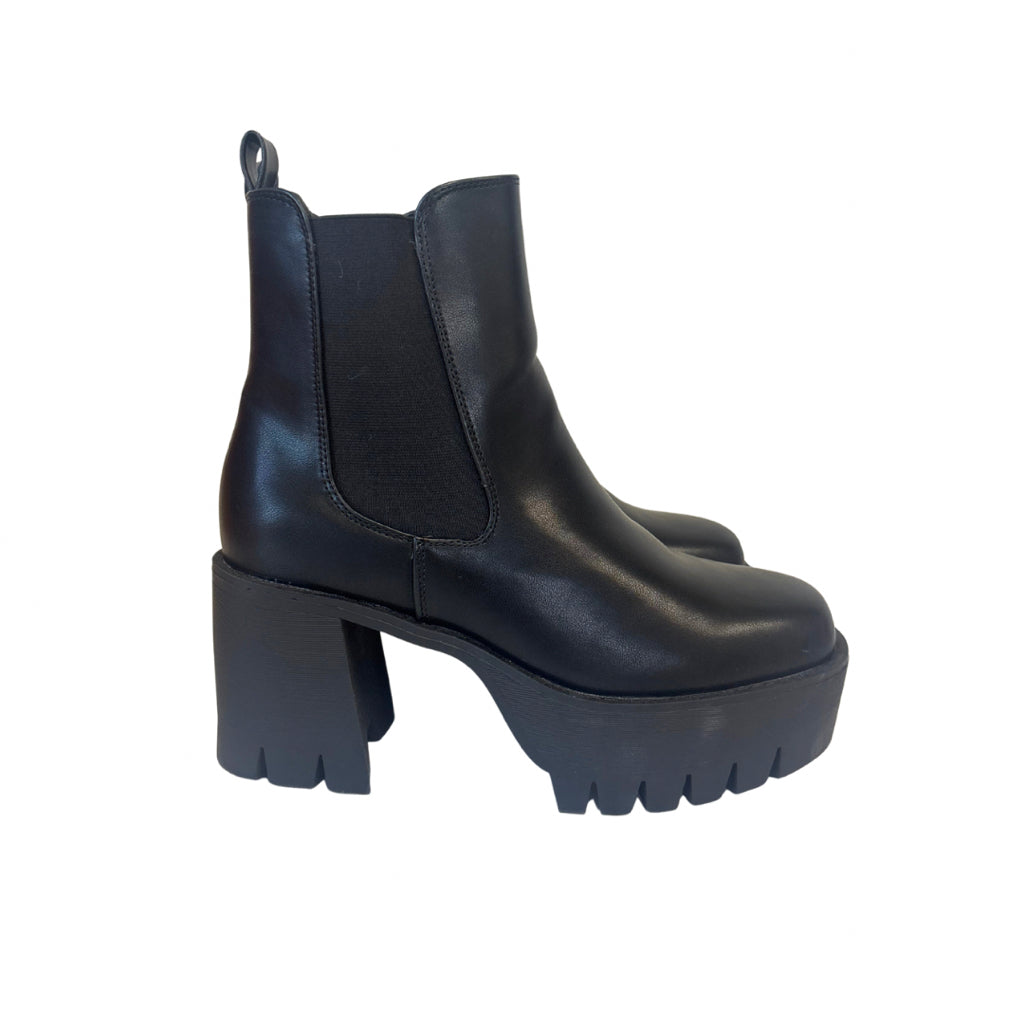 Madden Girl Size 8.5 Black Platform Boots
