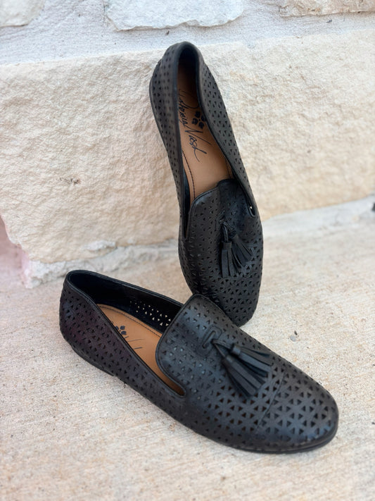 Patricia Nash Size 8.5 Flats