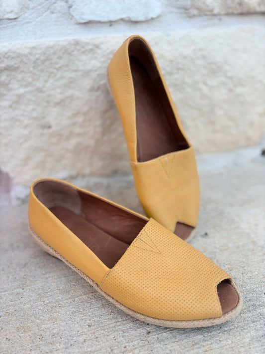 Gentle Souls Size 8.5 Yellow Shoes