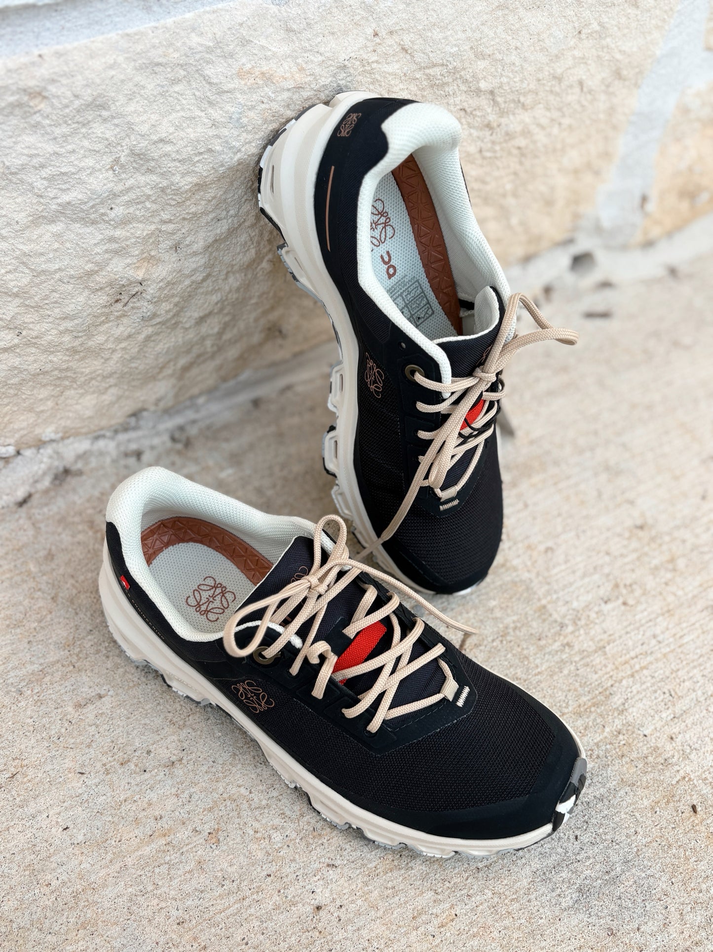 On Cloud Cloudventure Size 5 Sneakers