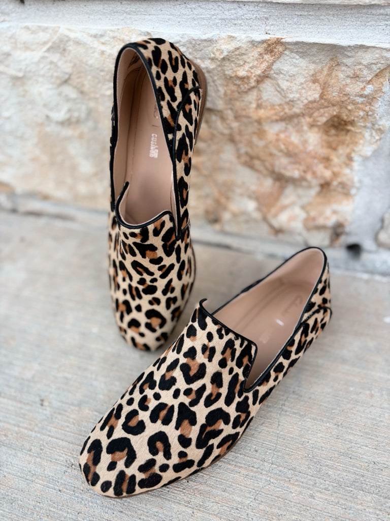 Clarks Size 9 Leopard Print Loafers