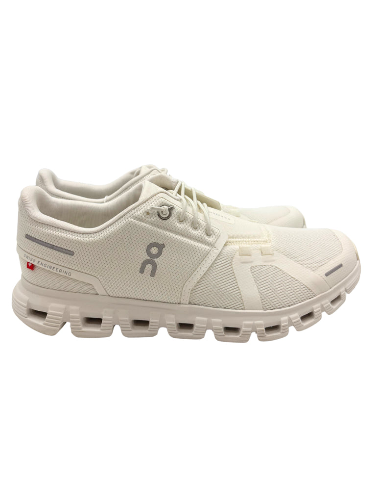 On Cloud Size 8 White Shoes